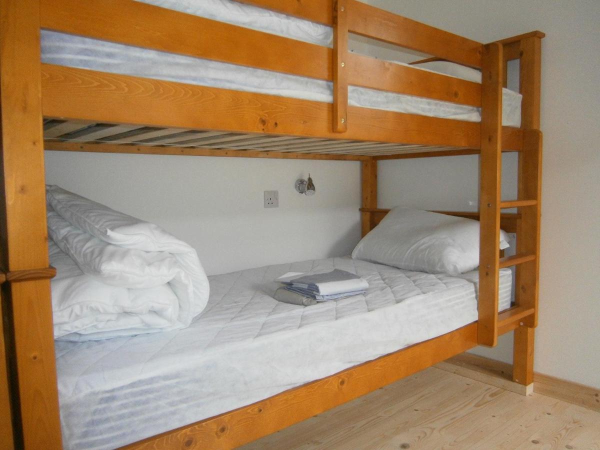 Хостел Otter Bunkhouse Cairisiadar Екстер'єр фото